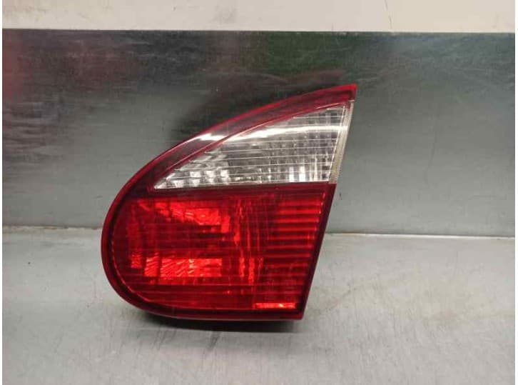 Recambio de piloto trasero porton derecho para daewoo lanos sedán (klat) 1.5 referencia OEM IAM INTERNO PORTON 4 PUERTAS