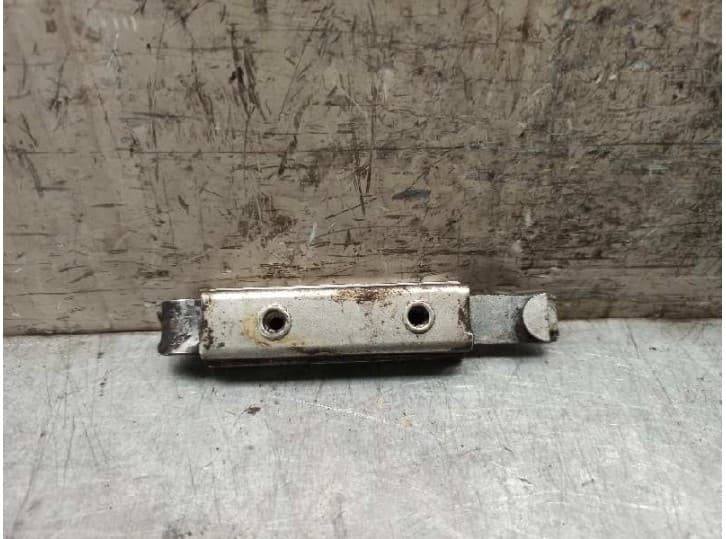 Recambio de cerradura puerta trasera izquierda para nissan trade furgoneta 100 referencia OEM IAM 3474219 PORTON SUPERIOR