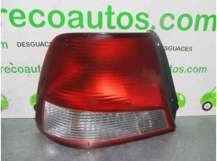 Recambio de piloto trasero izquierdo para hyundai accent ii (lc) 1.3 referencia OEM IAM 9240125220 5 PUERTAS