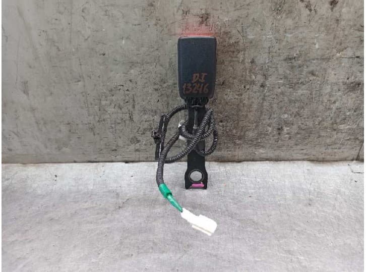 Recambio de enganche cinturon delantero izquierdo para toyota prius (_w3_) 1.8 hybrid (zvw3_) referencia OEM IAM 15583 2 PINES