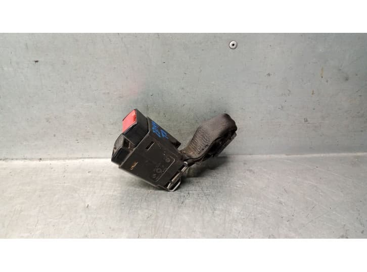 Recambio de enganche cinturon trasero derecho para renault megane i grandtour (ka0/1_) 1.9 dti (ka0n) referencia OEM IAM 8200046