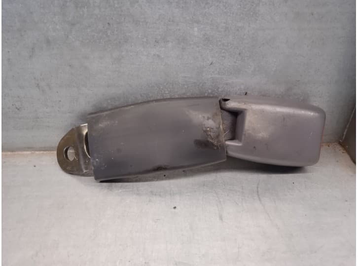 Recambio de enganche cinturon trasero derecho para toyota celica coupé (_t23_) 1.8 16v vt-i (zzt230_) referencia OEM IAM 7338020