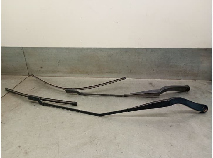 Recambio de brazo limpia delantero derecho para renault trafic iii autobús (jg_) 1.6 dci 95 (jgmr, jgmj) referencia OEM IAM 2888