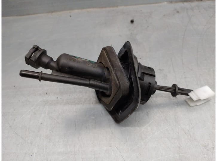 Recambio de bombin embrague para ford kuga i 2.0 tdci referencia OEM IAM 3M517A543AB