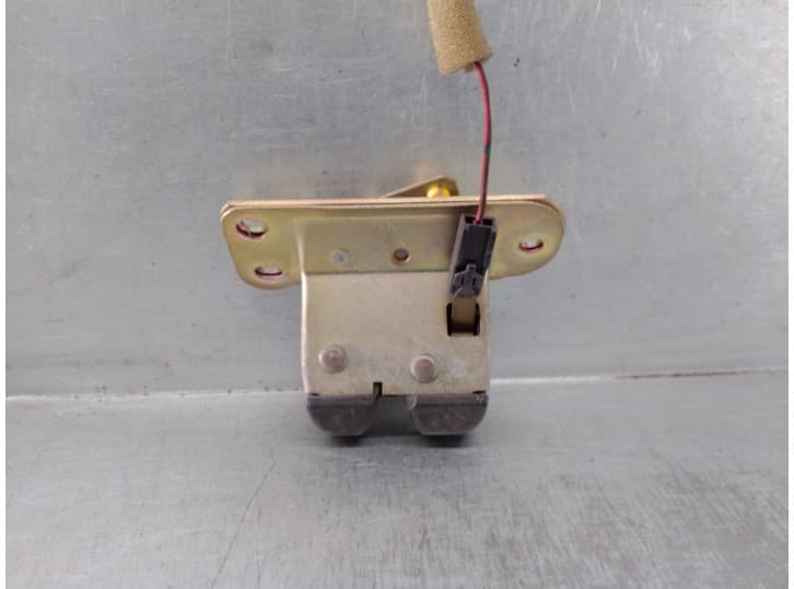 Recambio de cerradura maletero / porton para mitsubishi carisma (da_) 1.8 (da2a) referencia OEM IAM MR100905 1 PIN 5 PUERTAS