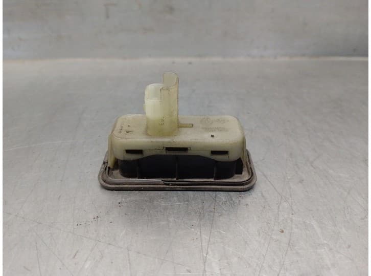 Recambio de maneta exterior porton para renault megane iii hatchback (bz0/1_, b3_) 1.9 dci (bz0n, bz0j) referencia OEM IAM 82003