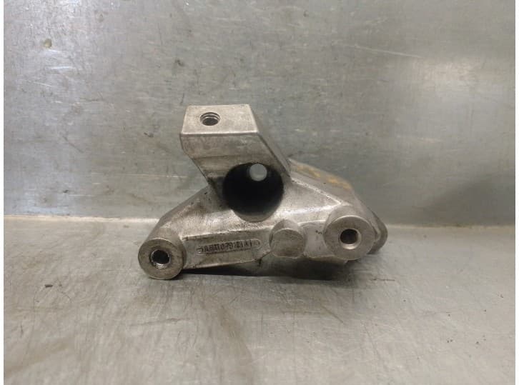 Recambio de soporte motor para jeep grand cherokee ii (wj, wg) 2.7 crd 4x4 referencia OEM IAM A6110782541 A6110782541
