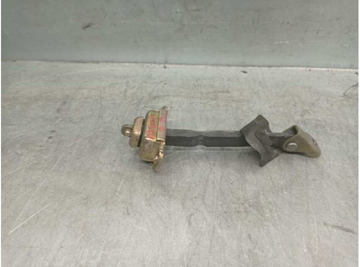Recambio de retenedor puerta para mitsubishi space star monospace (dg_a) 1.3 16v (dg1a) referencia OEM IAM MR135675 MR135675