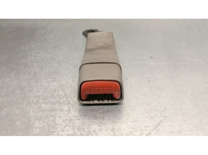 Recambio de enganche cinturon delantero izquierdo para chrysler pt cruiser (pt_) 2.2 crd referencia OEM IAM TR541L8AC TR541L8AC