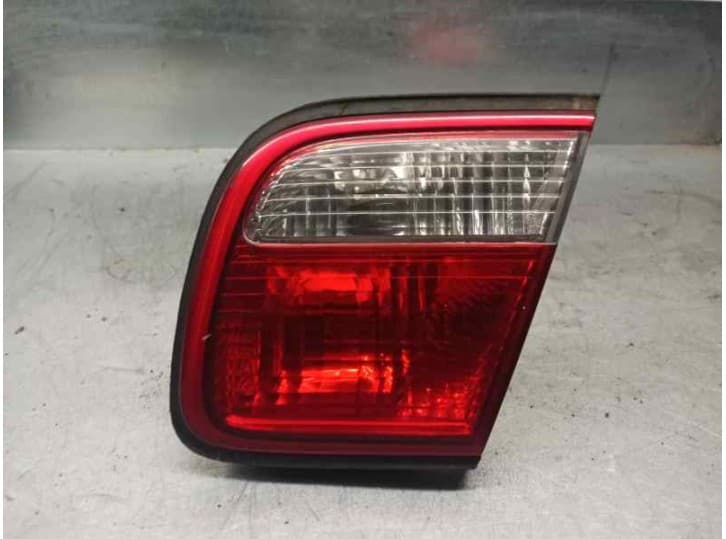 Recambio de piloto trasero porton derecho para mazda xedos 9 (ta) 2.5 24v (ta5p) referencia OEM IAM 13261884 DE PORTON