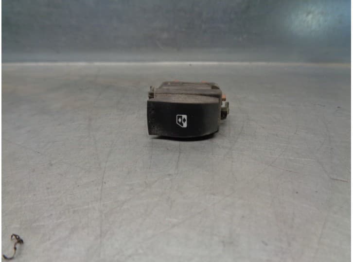 Recambio de mando elevalunas delantero derecho para opel vivaro a furgoneta (x83) 2.0 cdti (f7) referencia OEM IAM 4411852