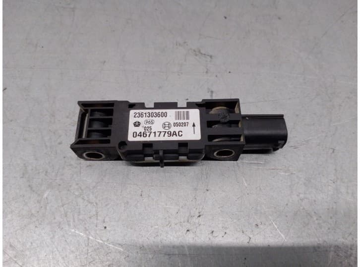 Recambio de sensor impacto para jeep grand cherokee iii (wh, wk) 3.0 crd 4x4 referencia OEM IAM 04671779AC