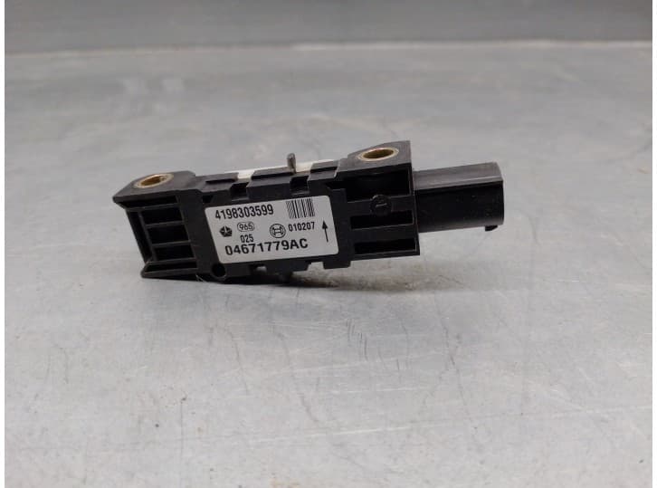 Recambio de sensor impacto para jeep grand cherokee iii (wh, wk) 3.0 crd 4x4 referencia OEM IAM 04671779AC 4198303599 BOSCH