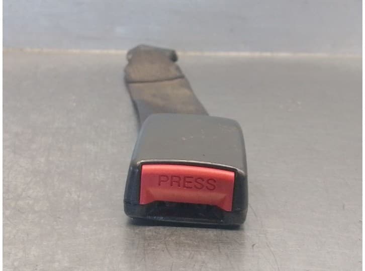 Recambio de enganche cinturon delantero derecho para nissan atleon nissan atleon referencia OEM IAM 868429X401 868429X401