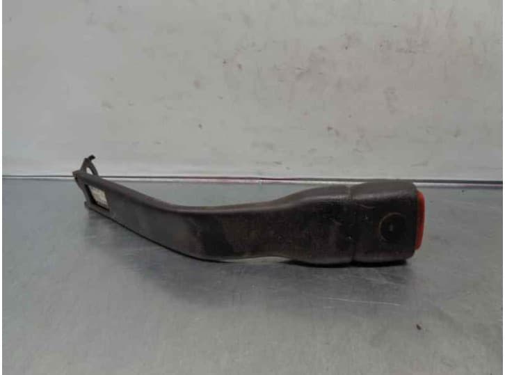 Recambio de enganche cinturon delantero izquierdo para jeep cherokee (xj) 2.5 td 4x4 referencia OEM IAM 5GA13LAZAA