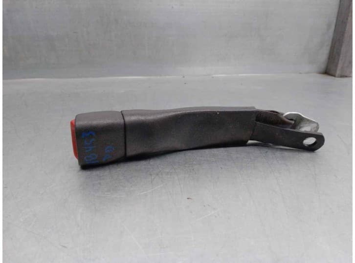 Recambio de enganche cinturon delantero derecho para chrysler 300m (lr) 3.5 v6 24v referencia OEM IAM M314991 DEL DER 4 PUERTAS