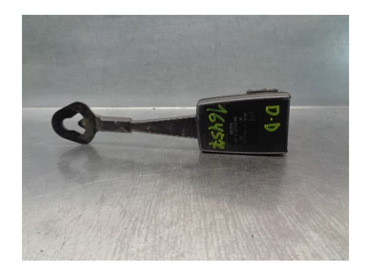 Recambio de enganche cinturon delantero derecho para seat exeo st (3r5) 2.0 tdi referencia OEM IAM 3R0857755A DEL DER ,
