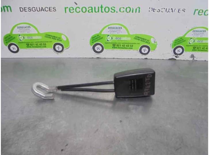 Recambio de enganche cinturon trasero derecho para volkswagen new beetle (9c1, 1c1) 1.9 tdi referencia OEM IAM 1C0858676