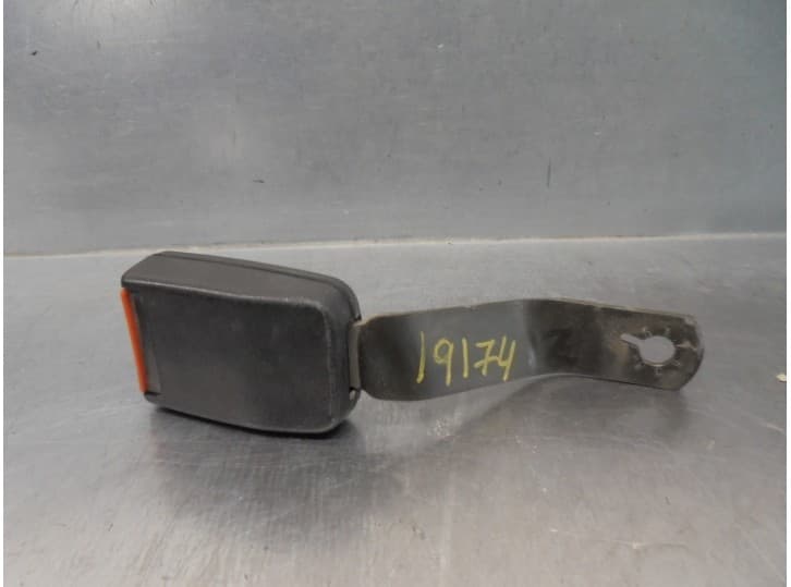 Recambio de enganche cinturon delantero izquierdo para volkswagen polo classic (86c, 80) 1.3 cat referencia OEM IAM 867857755 D
