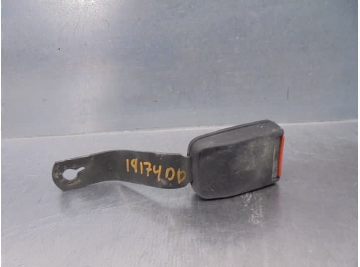 Recambio de enganche cinturon delantero derecho para volkswagen polo classic (86c, 80) 1.3 cat referencia OEM IAM 867857756 DEL