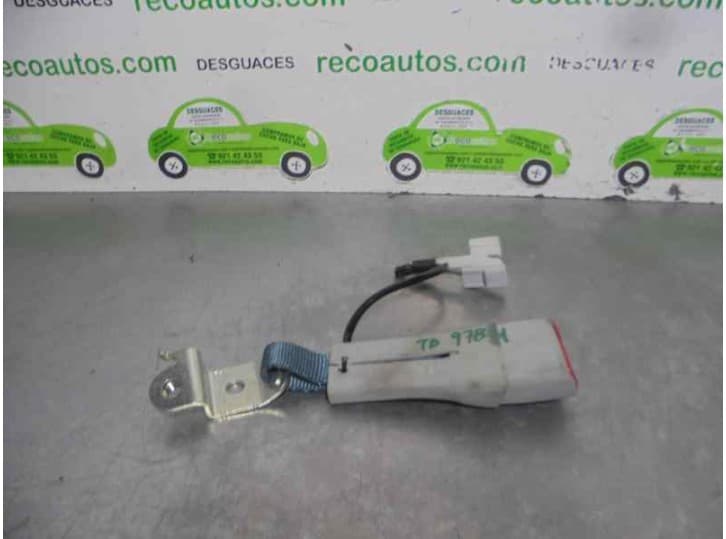 Recambio de enganche cinturon trasero derecho para toyota prius (_w3_) 1.8 hybrid (zvw3_) referencia OEM IAM