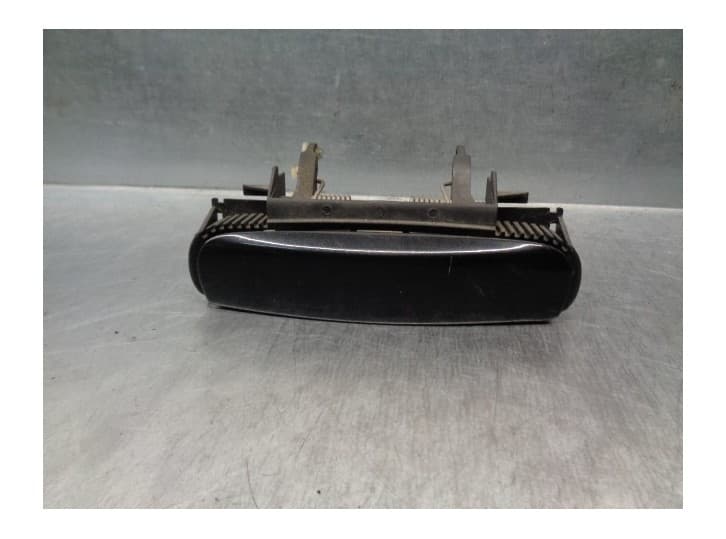 Recambio de maneta exterior delantera derecha para audi a3 sportback (8pa) 1.9 tdi referencia OEM IAM 4B0839885