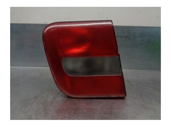 Recambio de piloto trasero porton izquierdo para volvo s70 (874) 2.4 referencia OEM IAM 9157009 DE PORTON