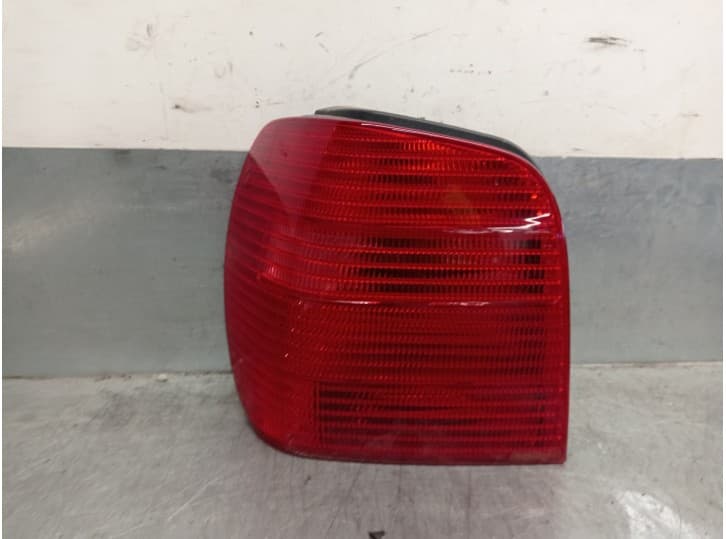 Recambio de piloto trasero izquierdo para volkswagen polo iii (6n1) 55 1.3 referencia OEM IAM 6N0945095B 3 PUERTAS