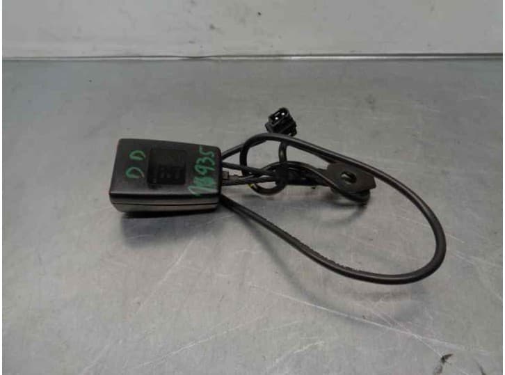 Recambio de enganche cinturon delantero derecho para mercedes-benz clk (c208) clk 200 kompressor (208.344) referencia OEM IAM 20