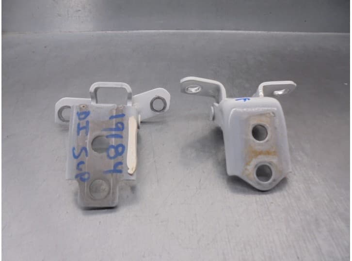 Recambio de bisagra puerta para mazda 3 hatchback (bp) 2.0 skyactiv-g m hybrid referencia OEM IAM 4860755