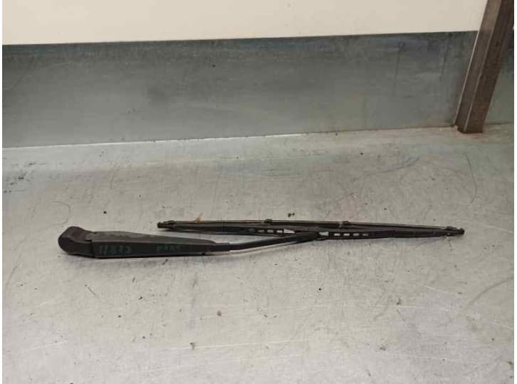 Recambio de brazo limpia trasero para opel sintra (apv) 2.2 dti referencia OEM IAM