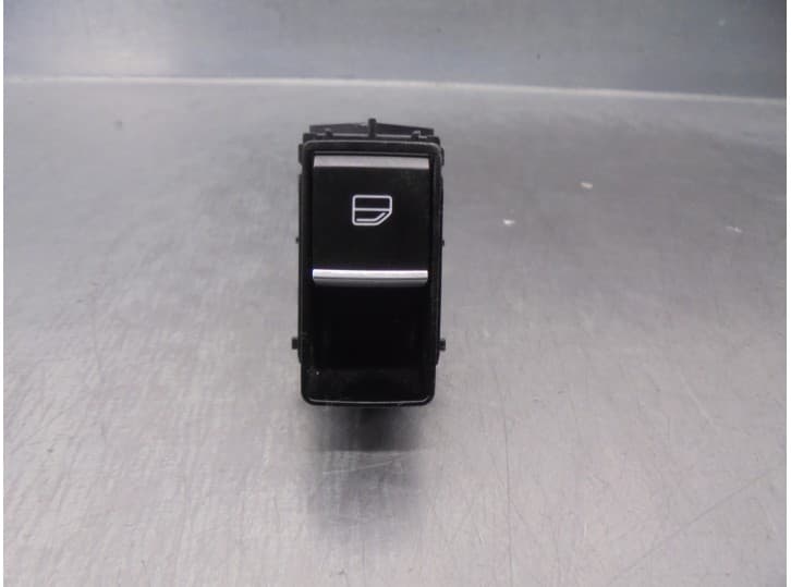 Recambio de mando elevalunas trasero izquierdo para mazda 3 hatchback (bp) 2.0 skyactiv-g m hybrid referencia OEM IAM BDGF66370