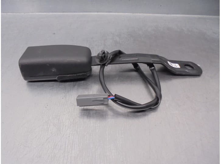 Recambio de enganche cinturon delantero izquierdo para mazda 3 hatchback (bp) 2.0 skyactiv-g m hybrid referencia OEM IAM BBCKA57