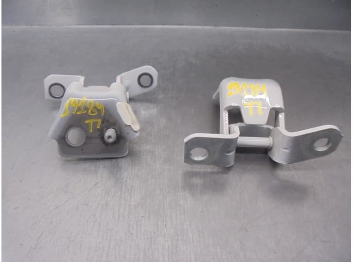 Recambio de bisagra puerta para mazda 3 hatchback (bp) 2.0 skyactiv-g m hybrid referencia OEM IAM 4860863