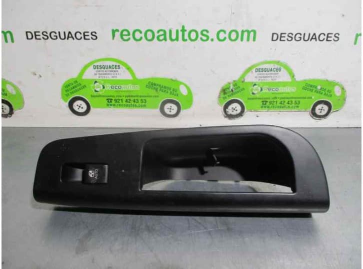 Recambio de mando elevalunas trasero derecho para kia cee'd sw (ed) 2.0 crdi 140 referencia OEM IAM 823811H000