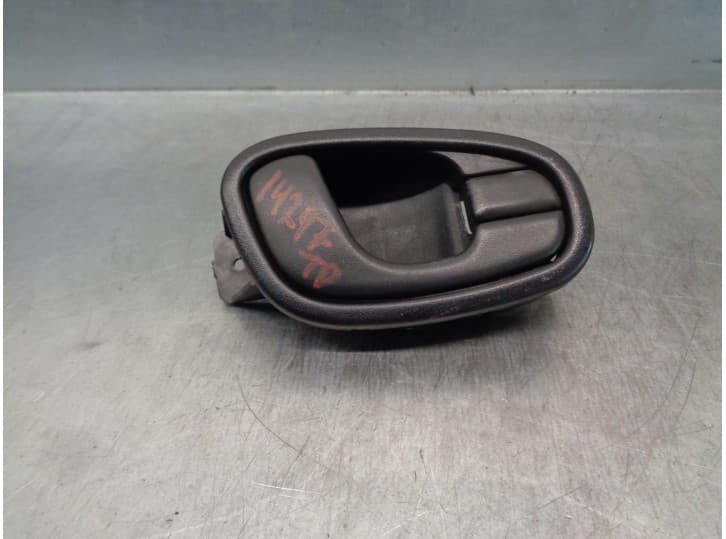 Recambio de maneta interior trasera derecha para daewoo lanos sedán (klat) 1.5 referencia OEM IAM 96304019