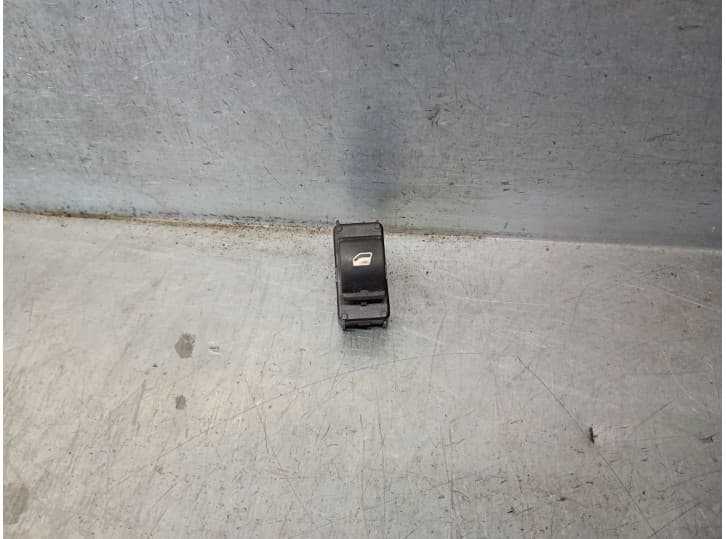 Recambio de mando elevalunas delantero derecho para peugeot 5008 (0u_, 0e_) 1.6 hdi referencia OEM IAM 3017030800 3017030800