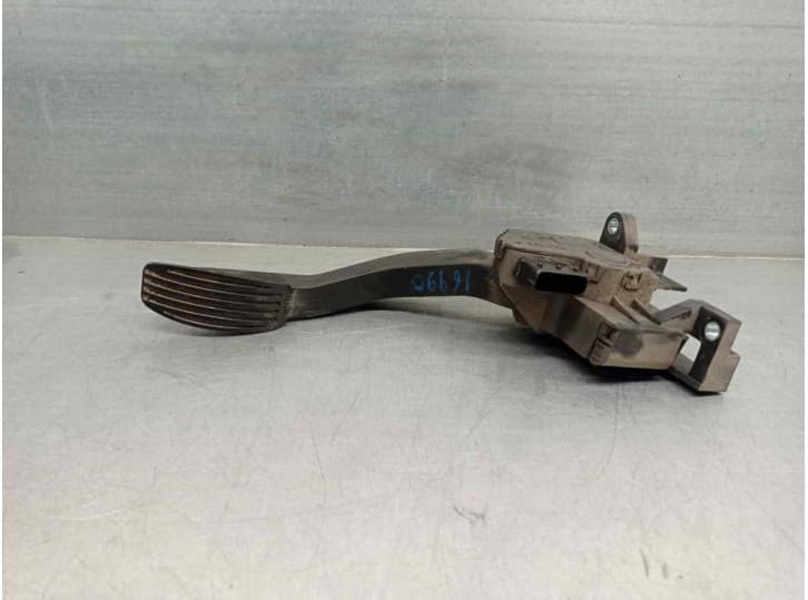 Recambio de potenciometro pedal para iveco daily v furgoneta 29s13, 29l13, 35c13, 35s13, 40c13, 40s13 referencia OEM IAM 5801333