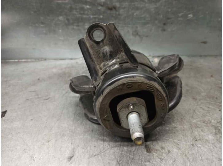 Recambio de soporte motor para hyundai i30 (gd) 1.4 crdi referencia OEM IAM 21810A5200