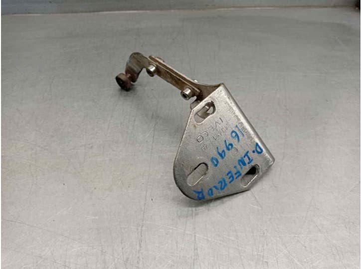 Recambio de bisagra puerta para iveco daily v furgoneta 29s13, 29l13, 35c13, 35s13, 40c13, 40s13 referencia OEM IAM 70711
