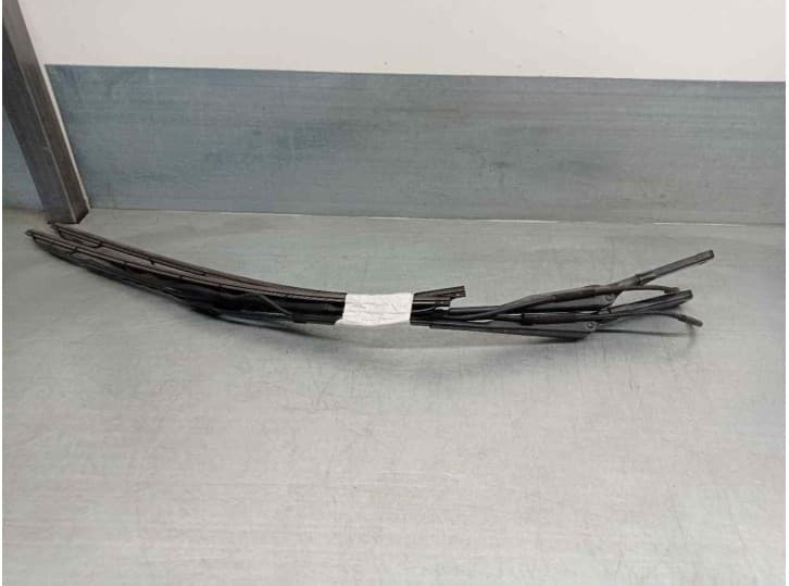 Recambio de brazo limpia delantero derecho para iveco daily v furgoneta 29s13, 29l13, 35c13, 35s13, 40c13, 40s13 referencia OEM