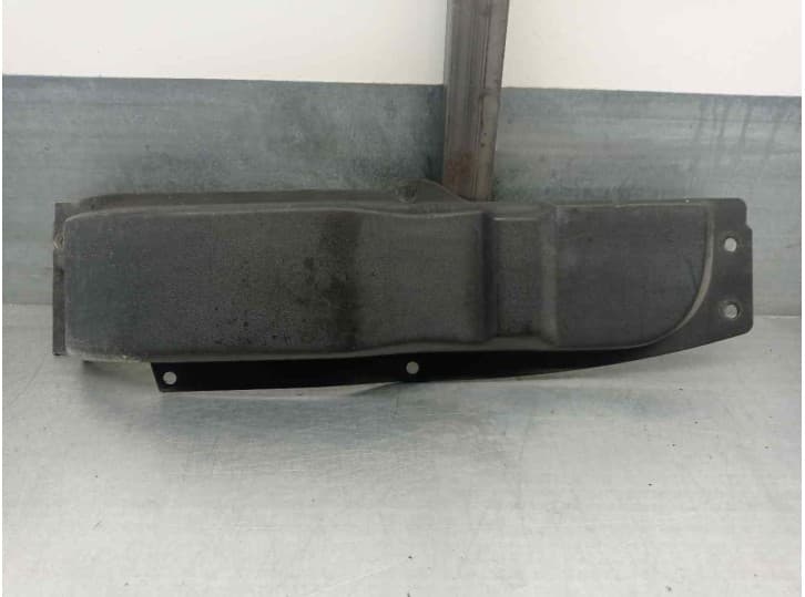 Recambio de molduras delanteras para iveco daily v furgoneta 29s13, 29l13, 35c13, 35s13, 40c13, 40s13 referencia OEM IAM 5040995