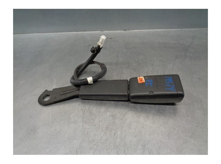 Recambio de enganche cinturon delantero izquierdo para ssangyong korando (ck) 2.0 e-xdi referencia OEM IAM 7461034000LBA DEL IZQ