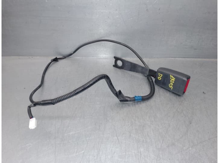 Recambio de enganche cinturon delantero derecho para toyota corolla sedán (_e15_) 2.0 d-4d (ade150) referencia OEM IAM 732301285