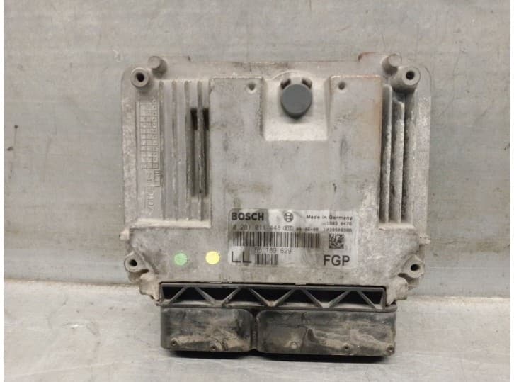 Recambio de centralita motor uce para opel vectra c station wagon (z02) 1.9 cdti (f35) referencia OEM IAM 55189629 0281011448 B