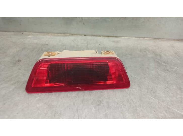 Recambio de faro antiniebla trasero derecho para nissan x-trail ii (t31) 2.0 dci referencia OEM IAM 2545188
