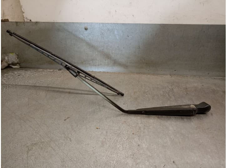 Recambio de brazo limpia trasero para kia pride station wagon 1.3 referencia OEM IAM KK15467421 KK15467421