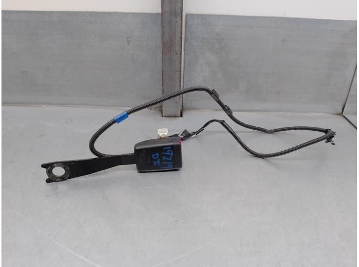 Recambio de enganche cinturon delantero izquierdo para toyota yaris (_p13_) 1.0 (ksp130_) referencia OEM IAM 004089 DEL IZQ 5 PU