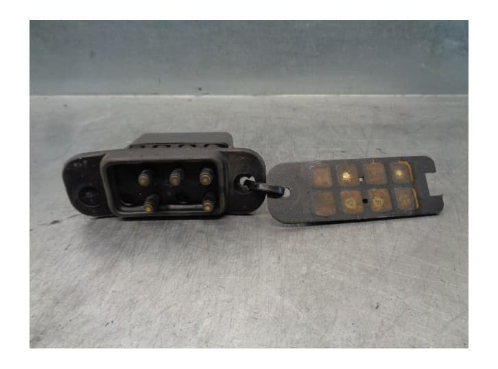 Recambio de cerradura puerta trasera izquierda para chevrolet trans sport 3.4 v6 referencia OEM IAM 10433794