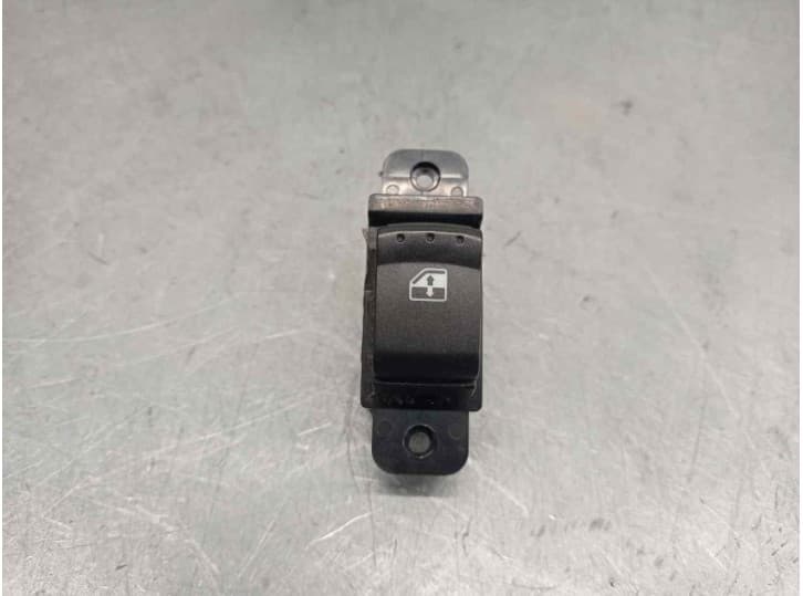 Recambio de mando elevalunas trasero derecho para ssangyong kyron 2.0 xdi referencia OEM IAM 8584009000HCC